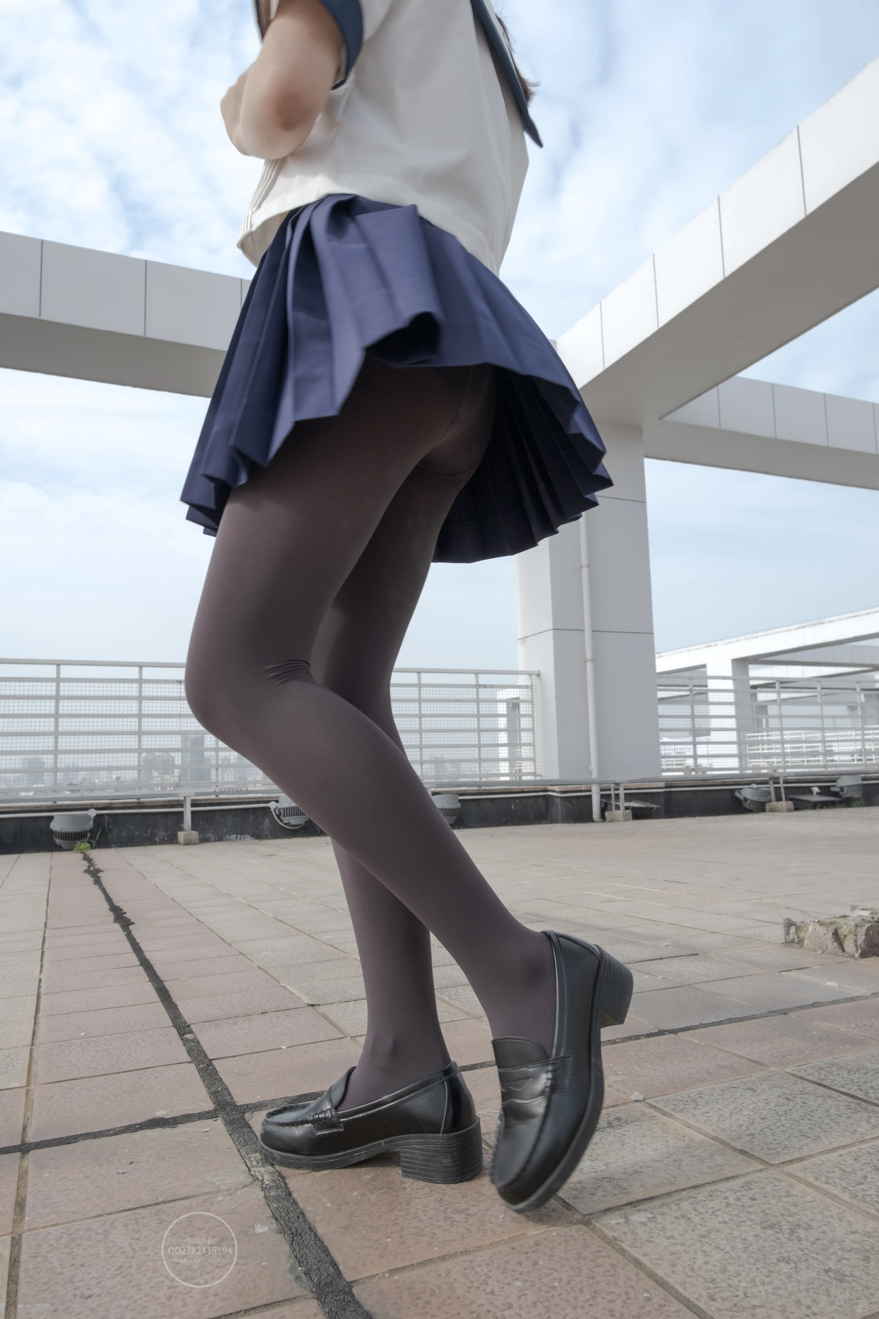 森萝财团 有料 NO.039 小香 天台上的JK灰丝美少女 [90P]插图1